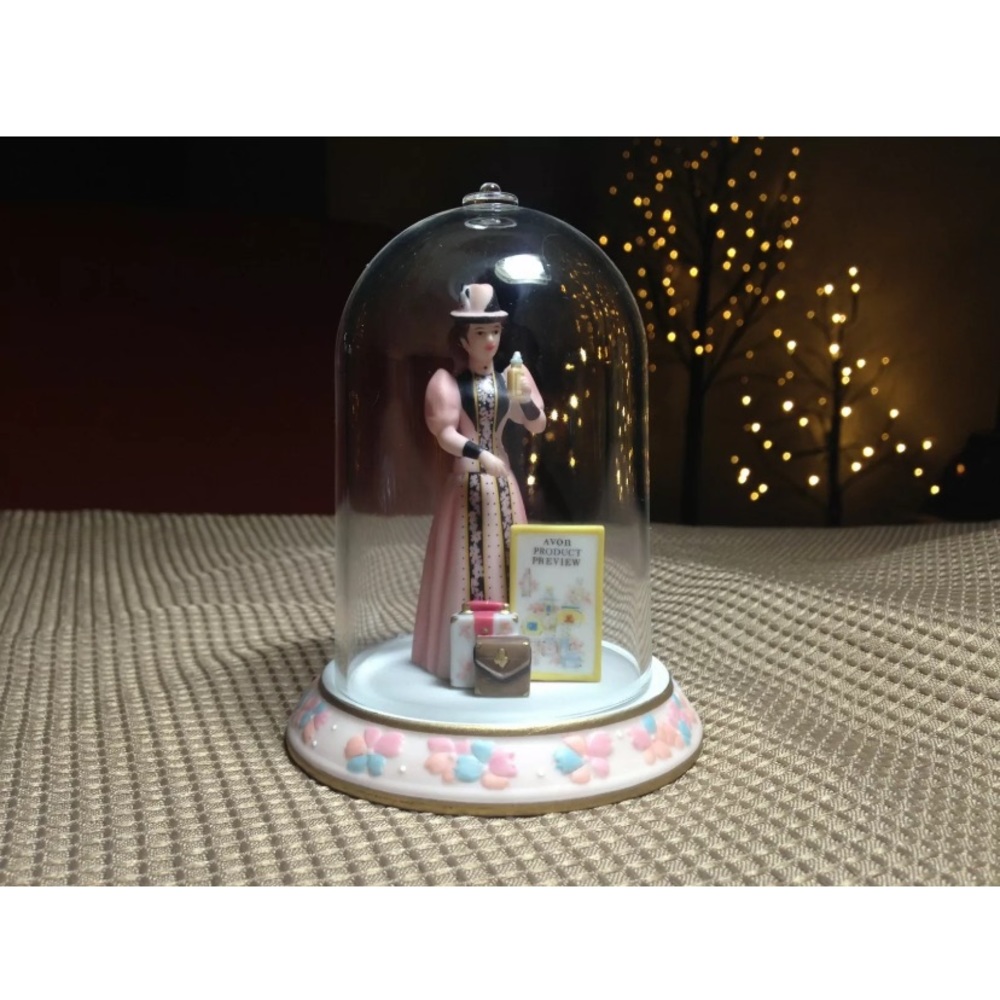 231. Avon Vintage Mini Mrs P.F.E. Albee PC Tribute Award RARE